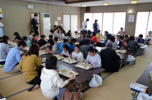 食べている様子　サムネイル