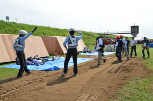 倒壊建物救出救護訓練　サムネイル