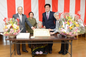 100歳おめでとうございます サムネイル