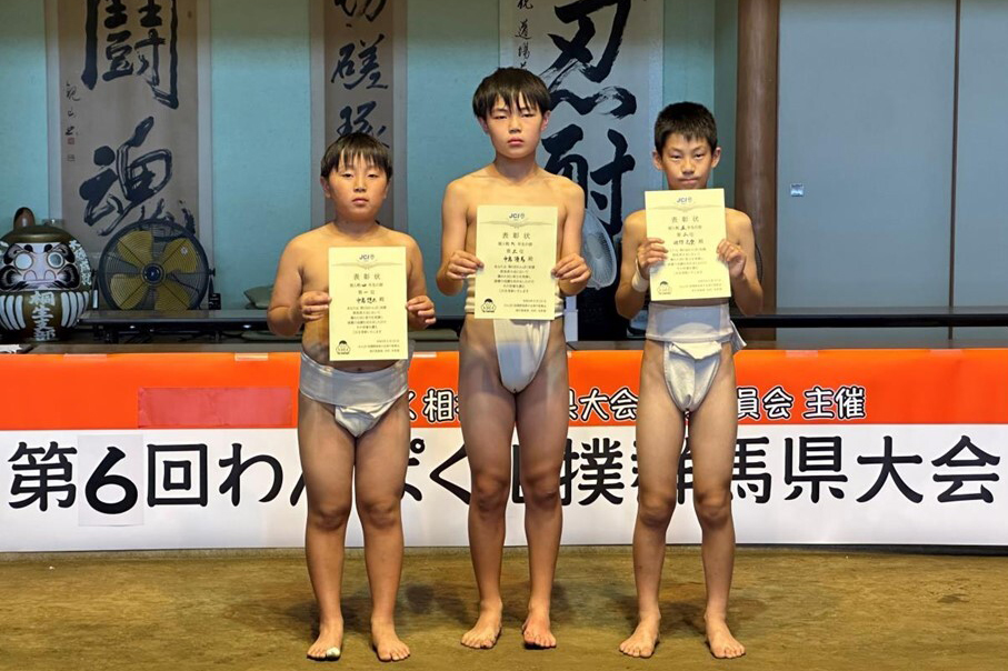 向かって左が中島想太さん、真ん中が中島優馬さん