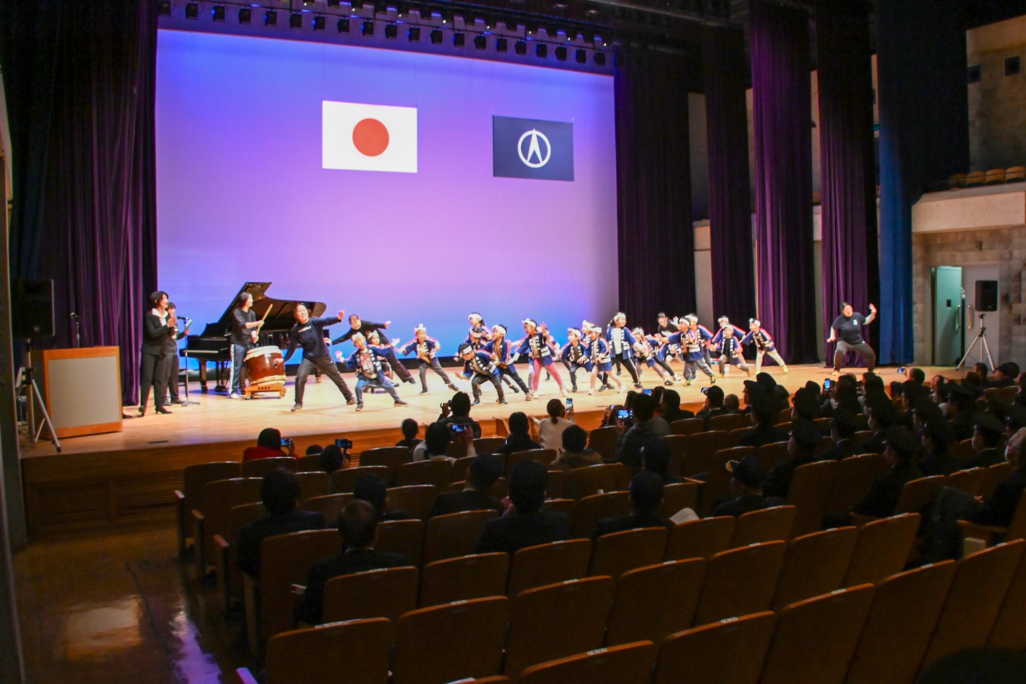 町立北保育園児による特別演技