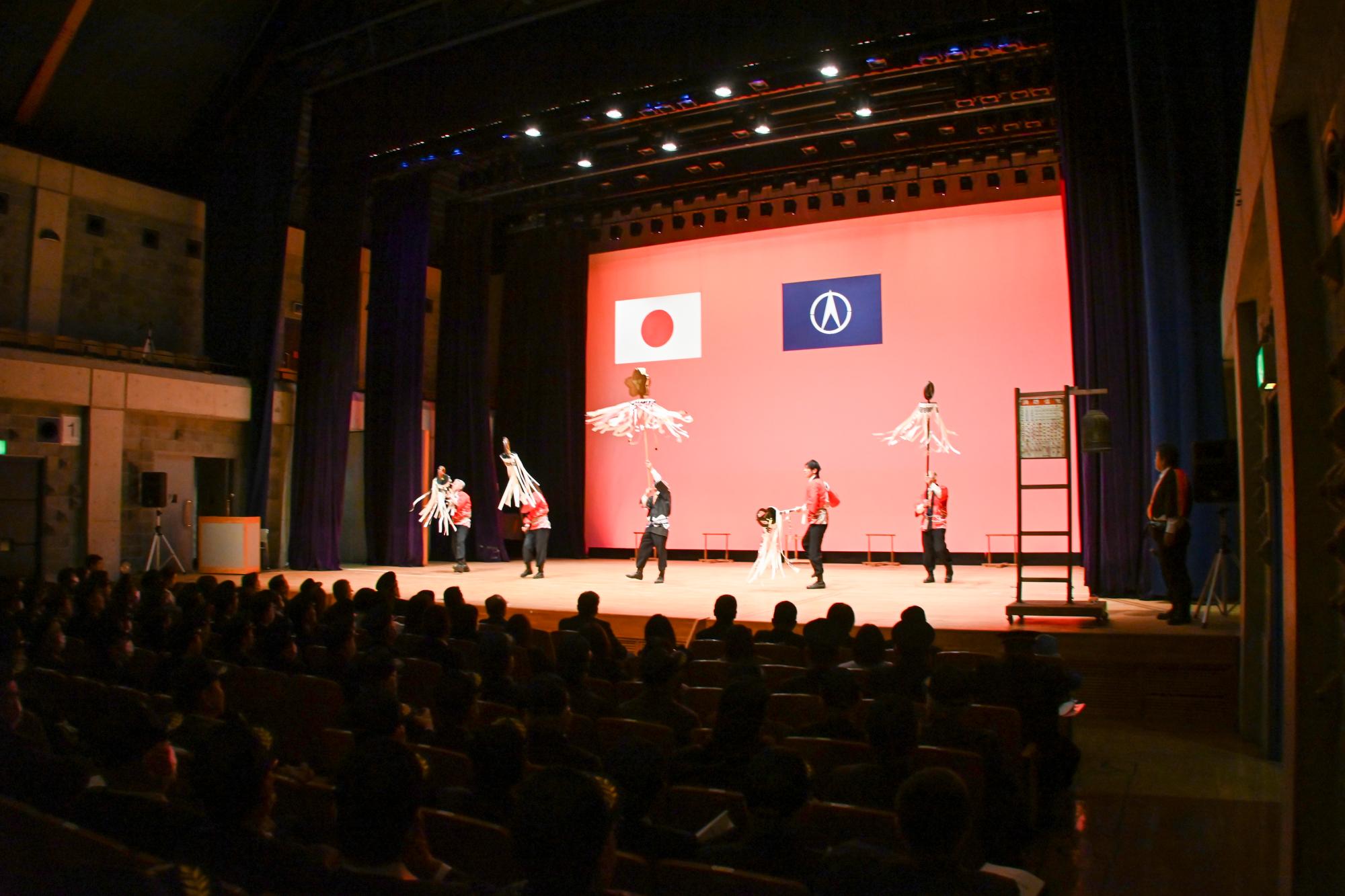 消防団員によるまとい演技