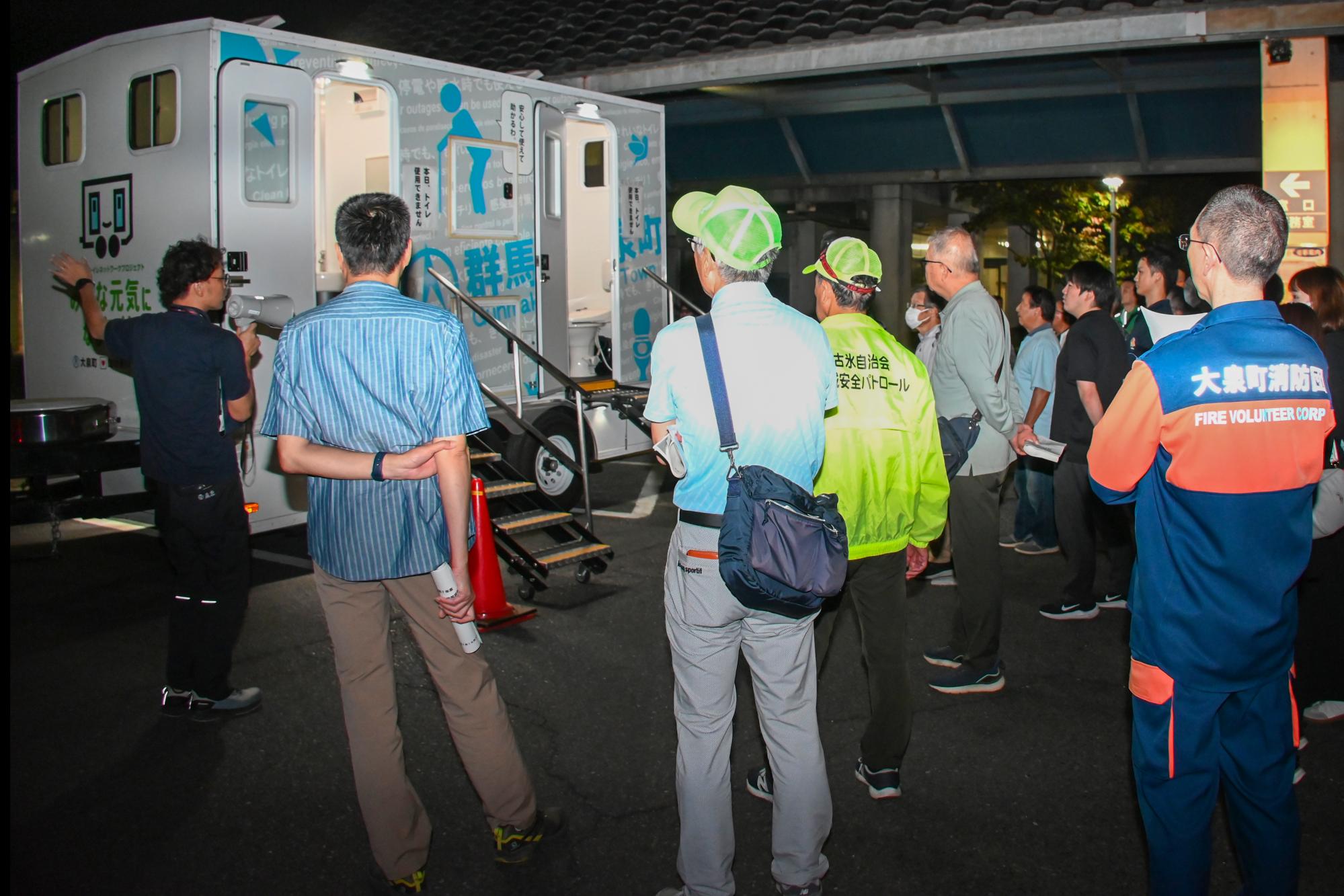 トイレトレーラーの見学