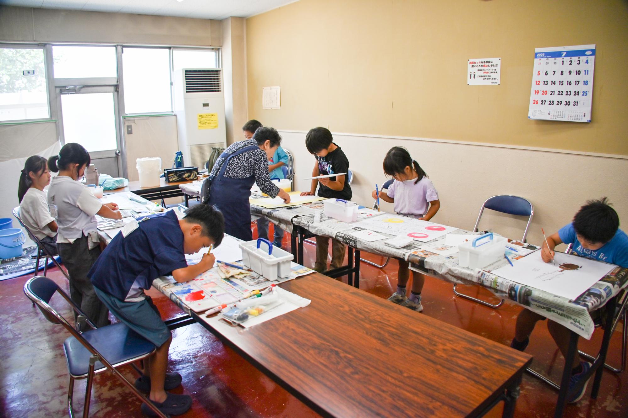 絵画教室が行われている様子