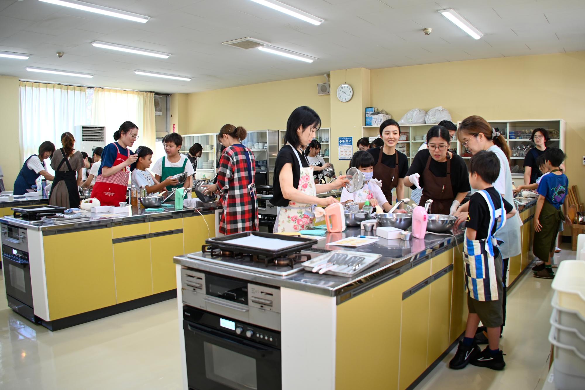 バター作りをする様子