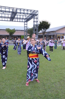盆おどりまつりの様子