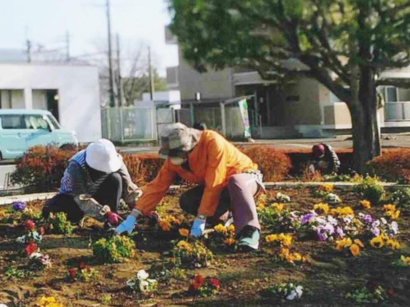 花壇整備の様子